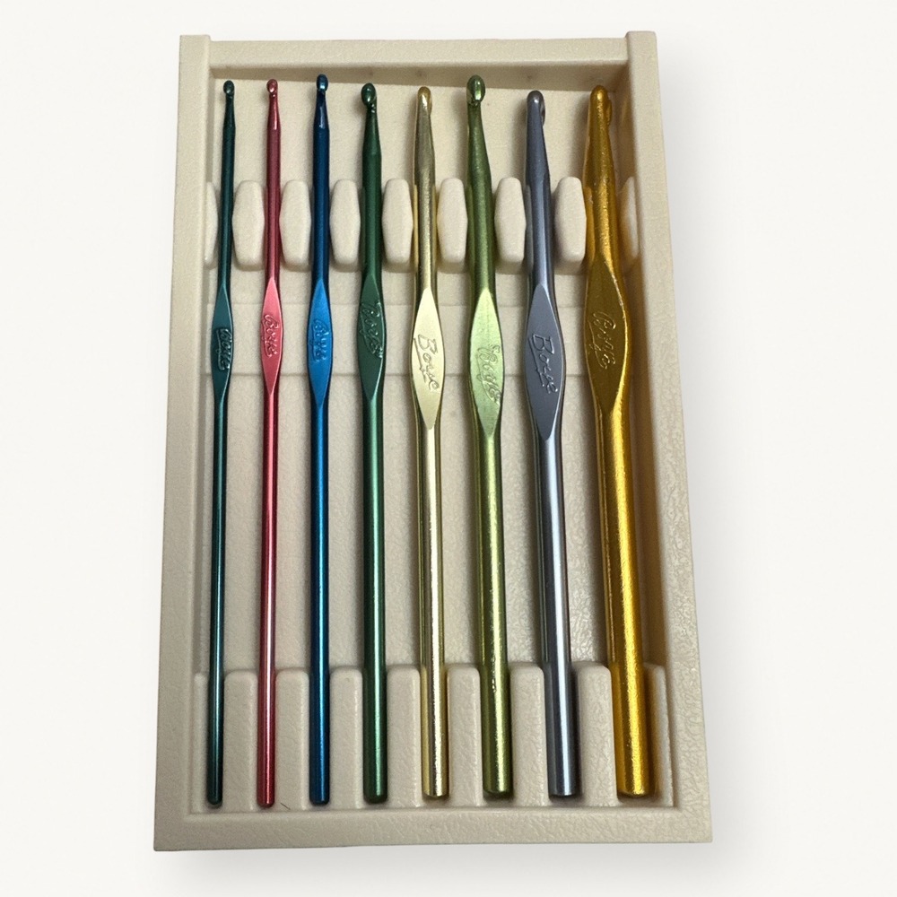 Vintage Boye Anodized Aluminum Crochet Hook Set Cream Case Size D-K 8pc Craft